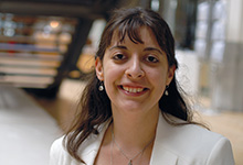 Aus den Fehlern anderer lernen: Assja Ignatova prüft als wissenschaftliche Mitarbeiterin bei Baukelmann Tretter akribisch Verfahrensakten – und wird so zur Prozessexpertin, ohne selbst Prozesse zu führen.